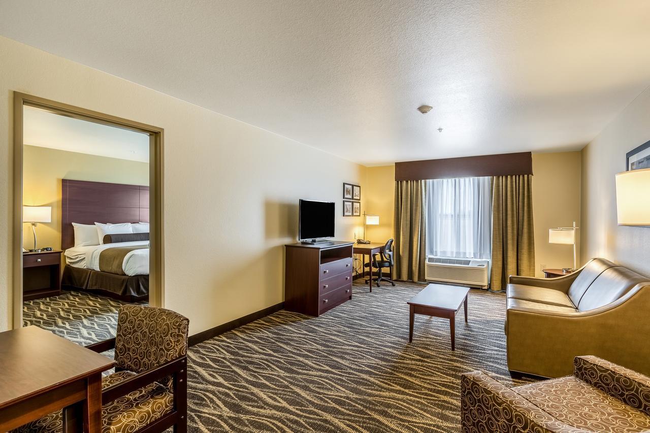 Cobblestone Hotel & Suites Hartford Екстериор снимка