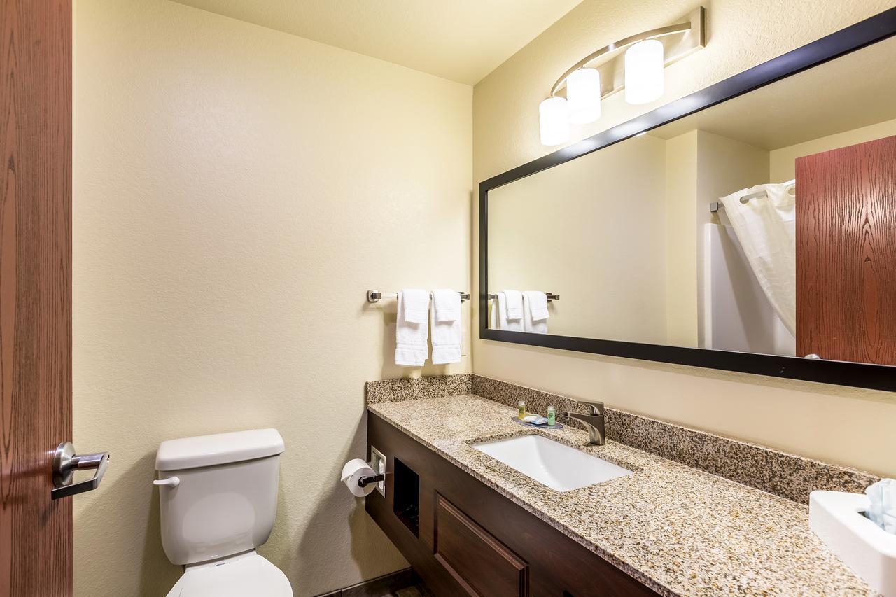 Cobblestone Hotel & Suites Hartford Екстериор снимка