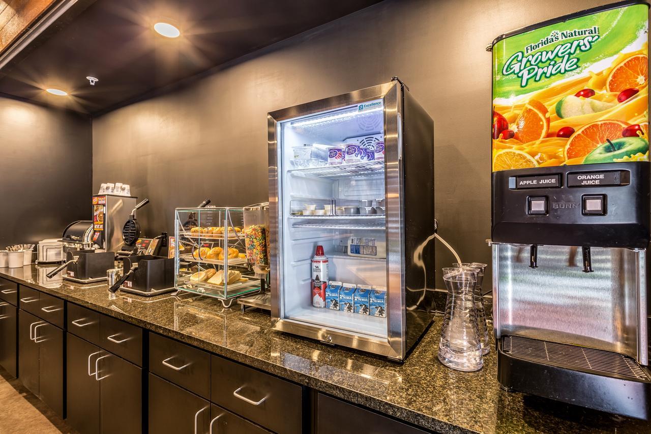 Cobblestone Hotel & Suites Hartford Екстериор снимка