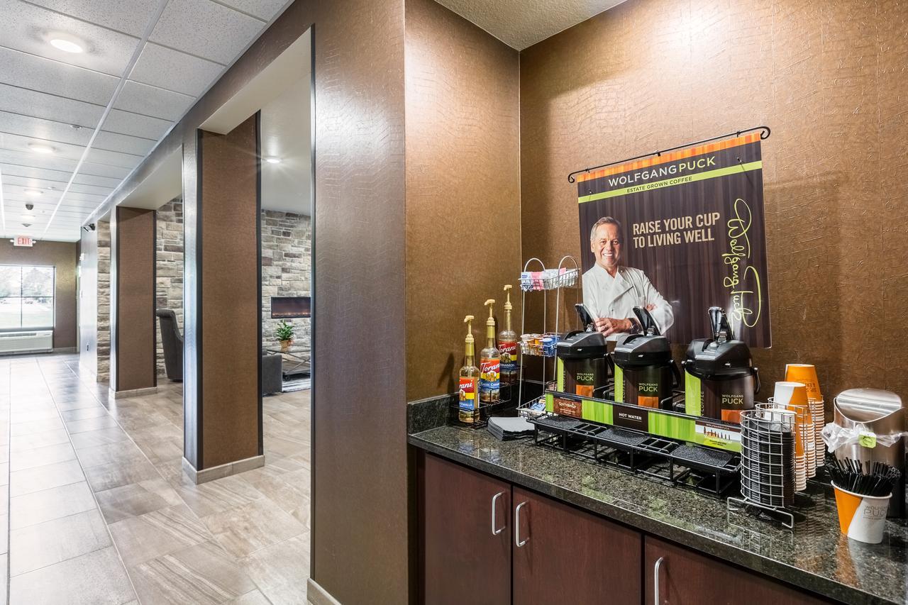 Cobblestone Hotel & Suites Hartford Екстериор снимка