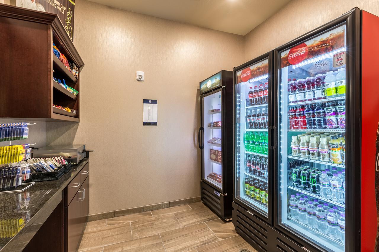Cobblestone Hotel & Suites Hartford Екстериор снимка