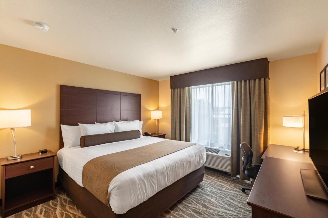 Cobblestone Hotel & Suites Hartford Екстериор снимка