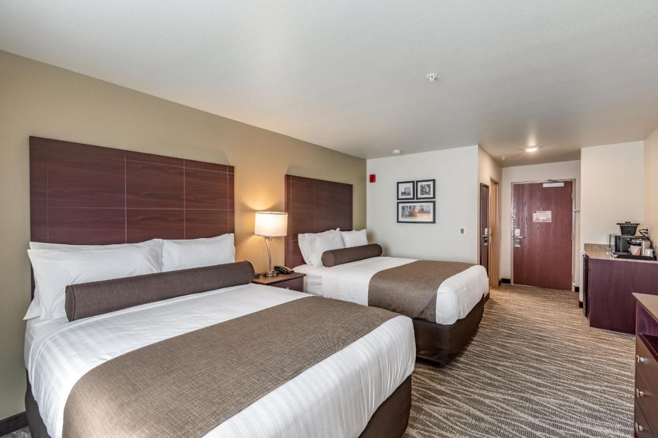 Cobblestone Hotel & Suites Hartford Екстериор снимка
