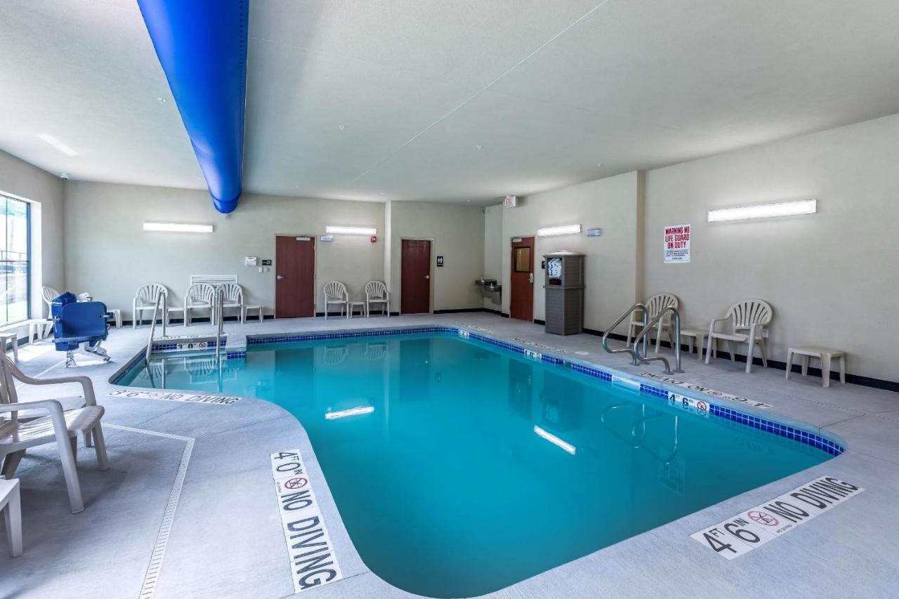 Cobblestone Hotel & Suites Hartford Екстериор снимка