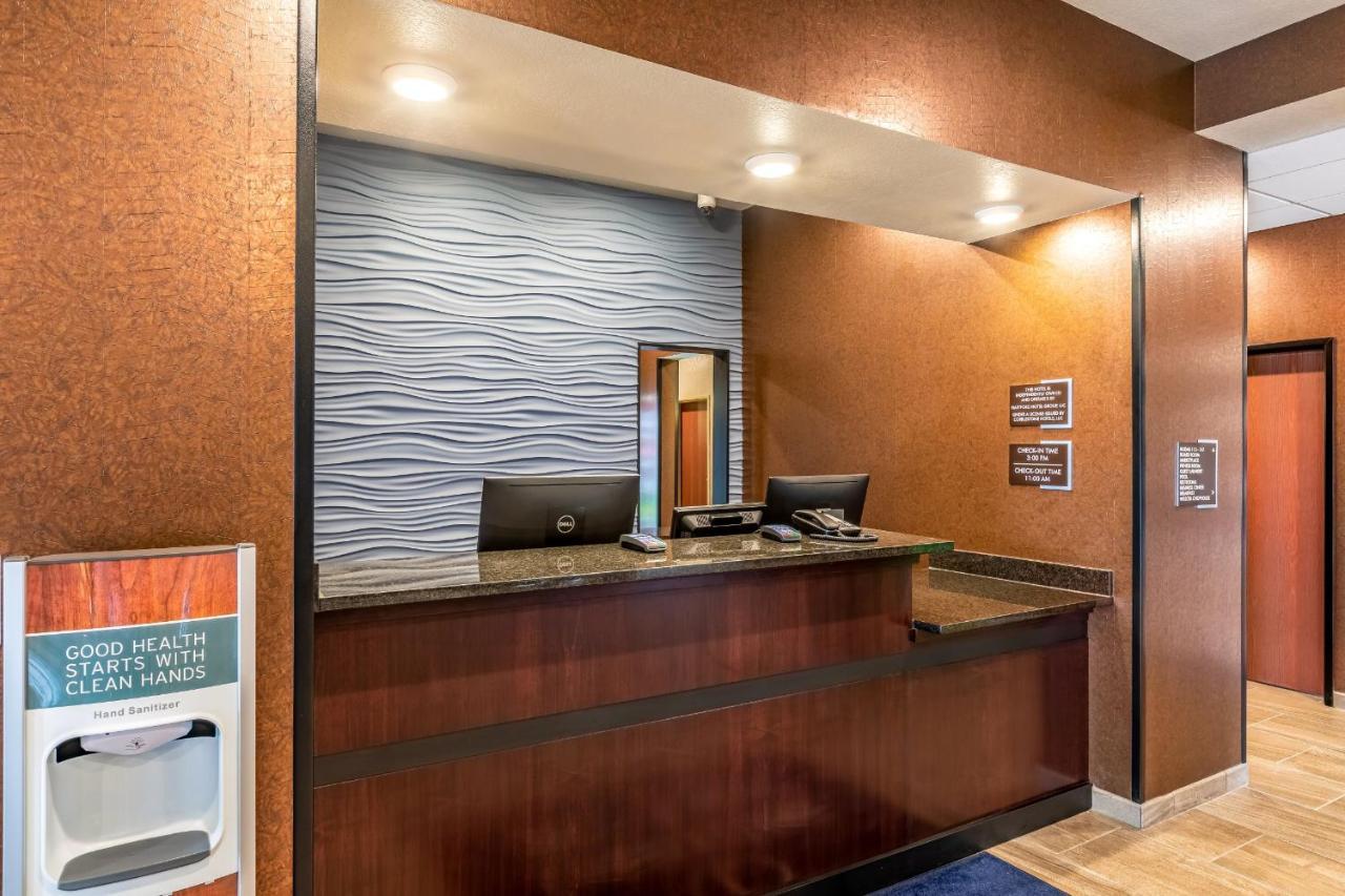 Cobblestone Hotel & Suites Hartford Екстериор снимка