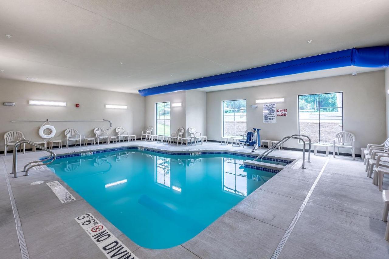 Cobblestone Hotel & Suites Hartford Екстериор снимка