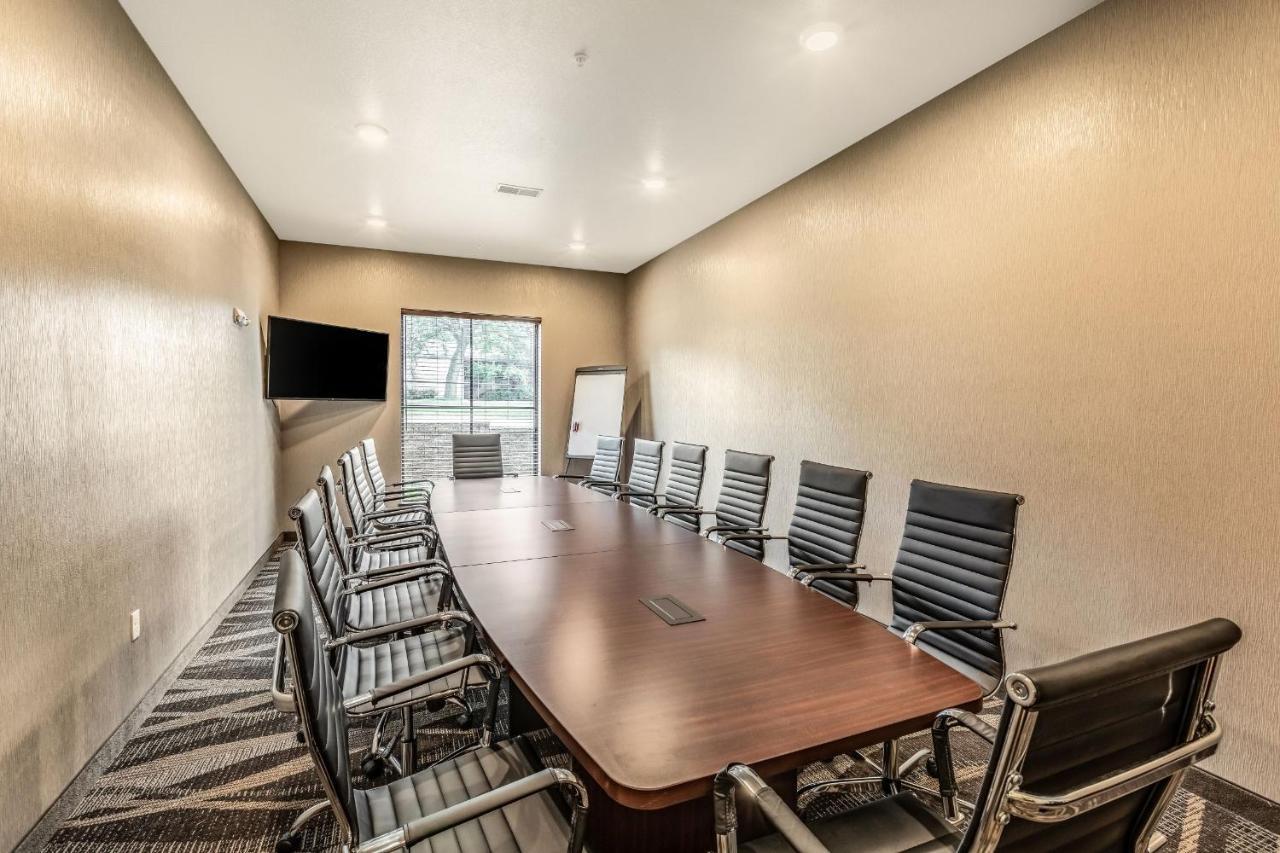 Cobblestone Hotel & Suites Hartford Екстериор снимка