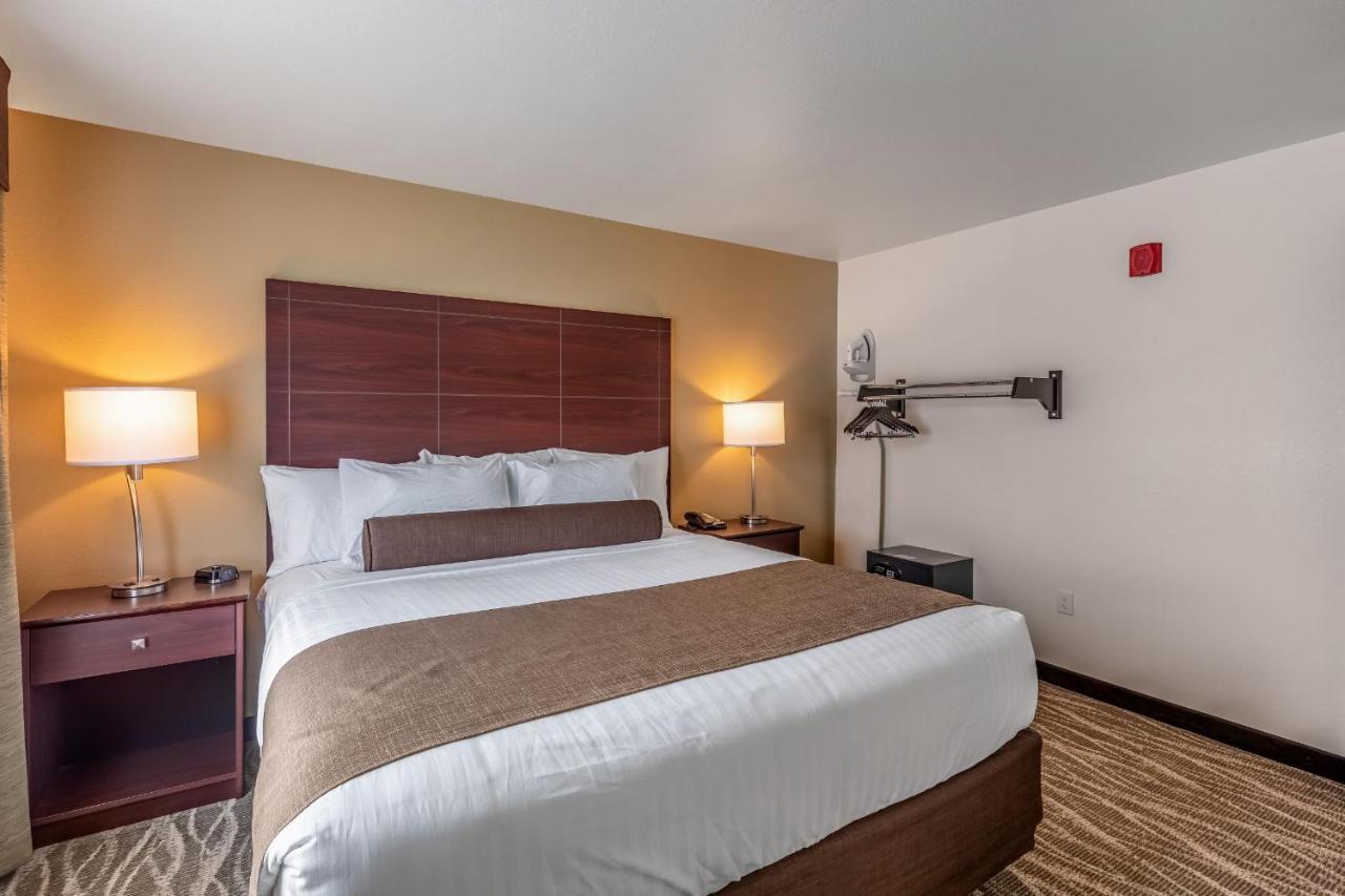 Cobblestone Hotel & Suites Hartford Екстериор снимка