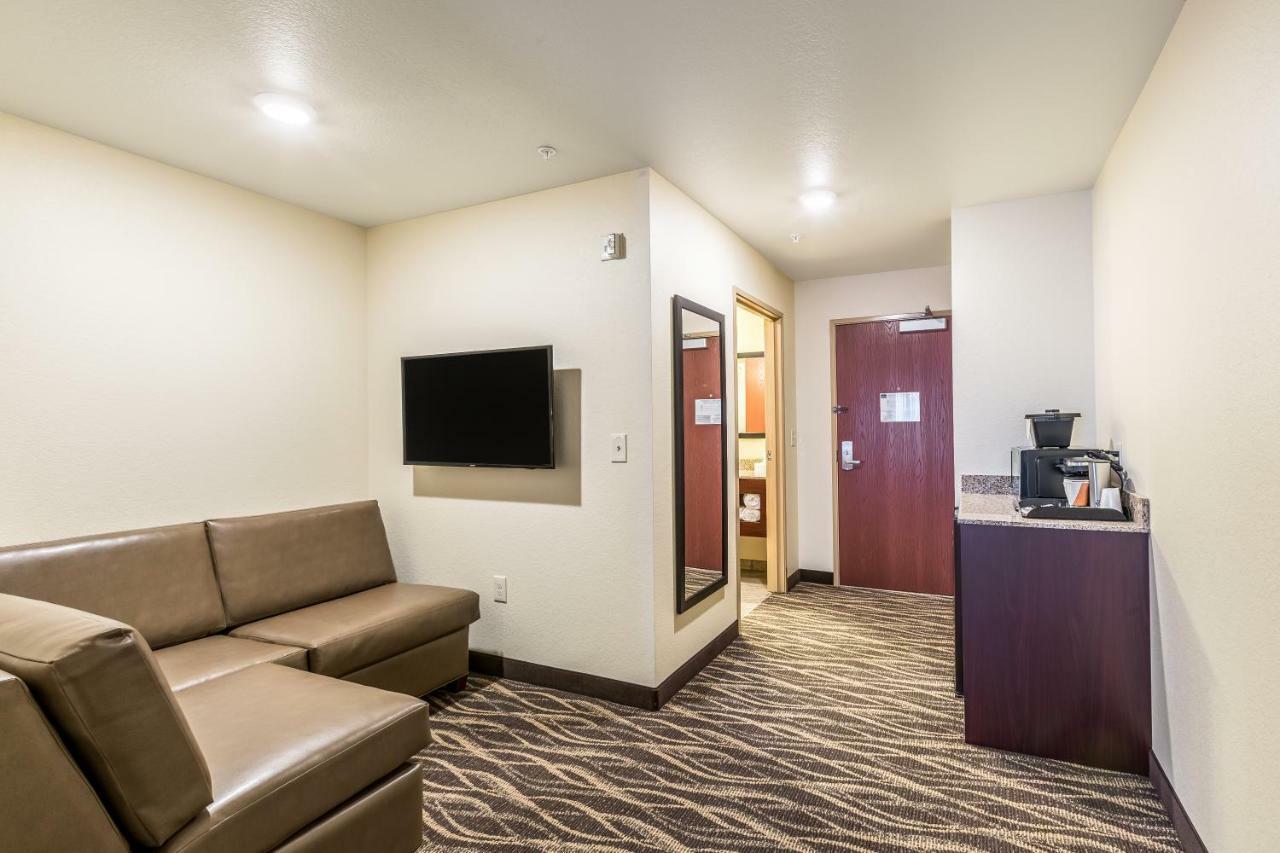 Cobblestone Hotel & Suites Hartford Екстериор снимка