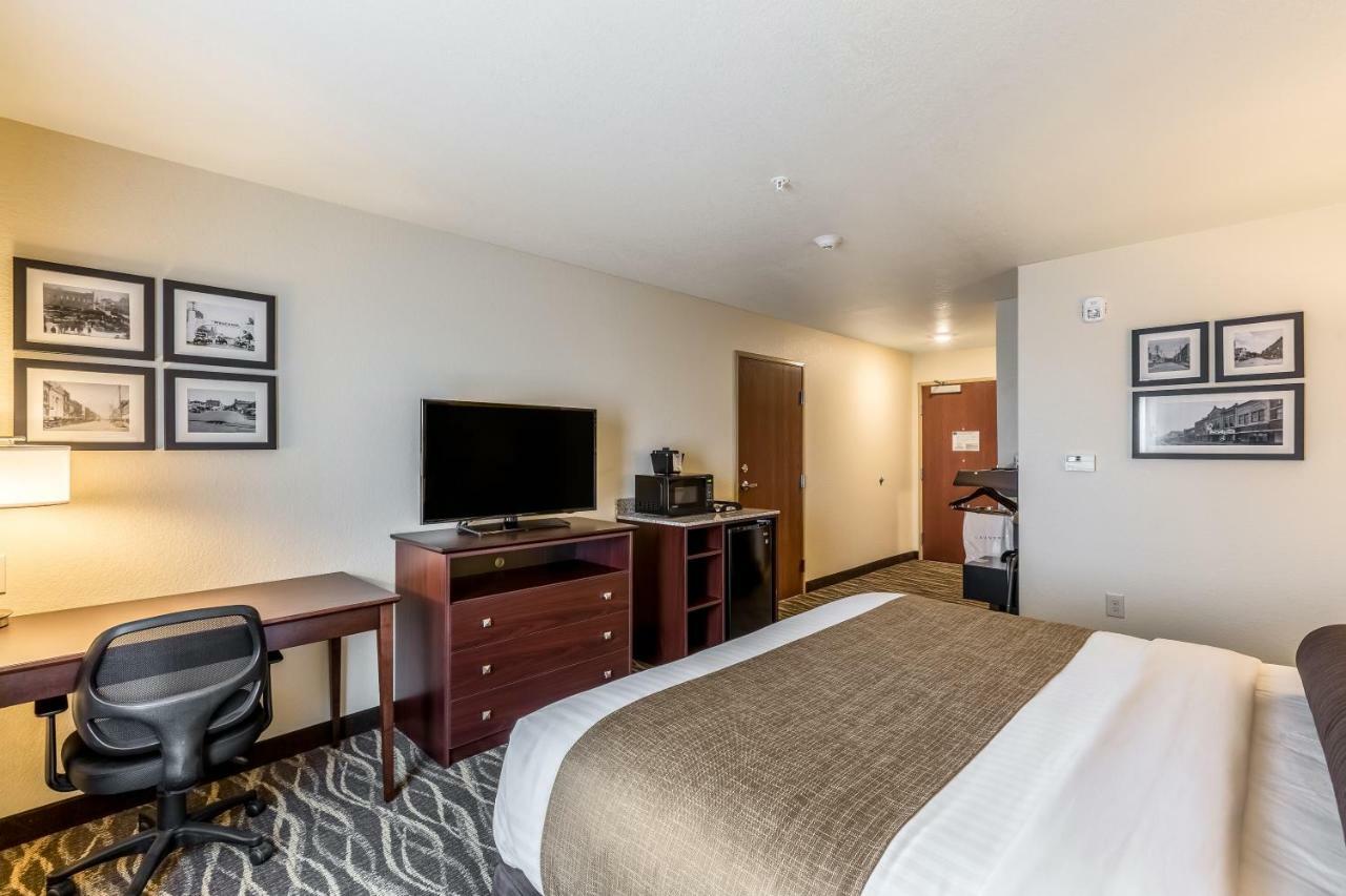 Cobblestone Hotel & Suites Hartford Екстериор снимка